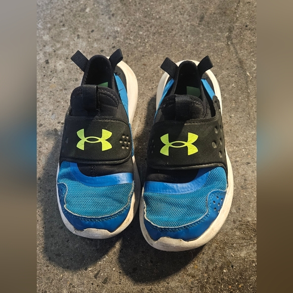 Under armour boys size 2 runplay sneaker - Picture 3 of 4